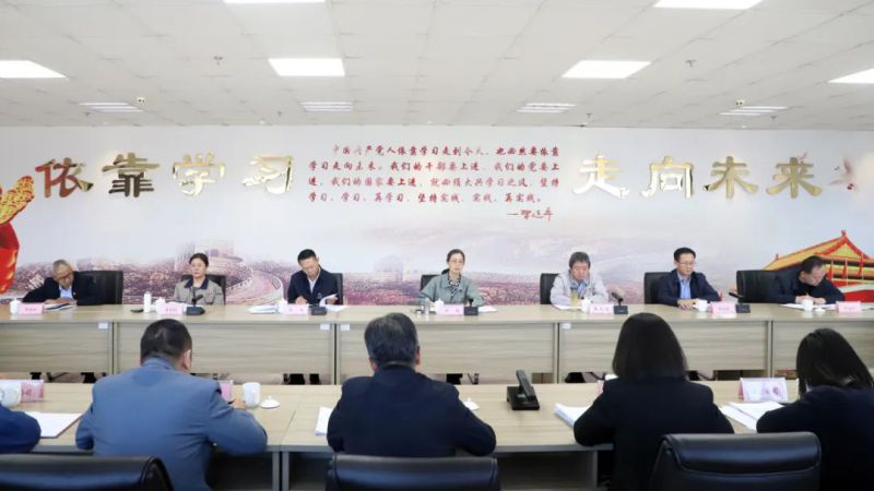 省QMH官网集团党委召开理论进建中心组进建（扩大）会