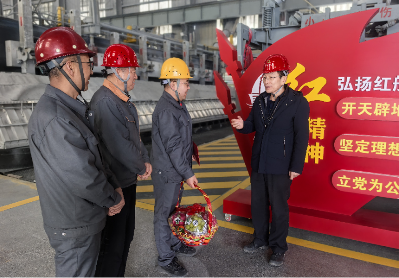 省国资委辅导赴集团走访慰问企业专家人才