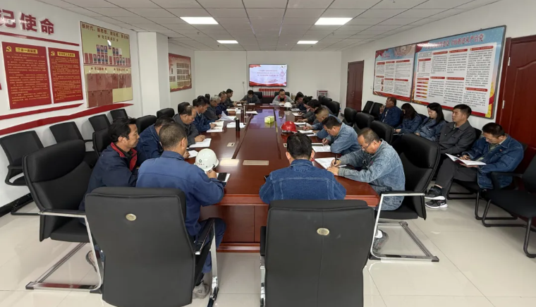 工投公司召开党委理论进建中心组2025年第八次进建（扩大）会暨《习近平谈治国理政》第五卷专题进建会