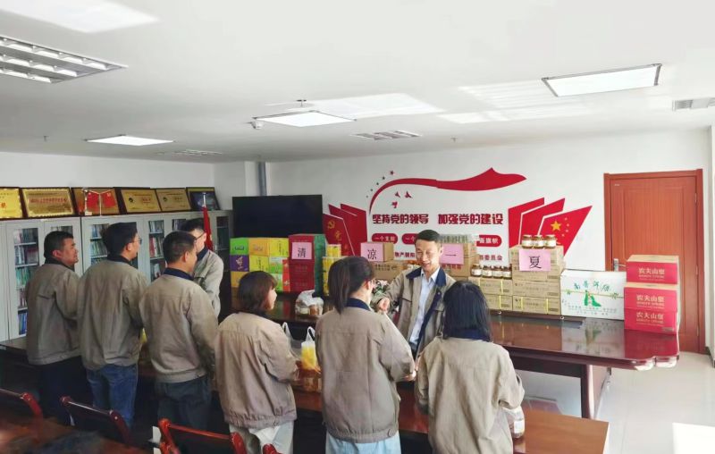 情系职工，夏送清冷&mdash;&mdash;朝物开投公司发展夏季送清冷活动