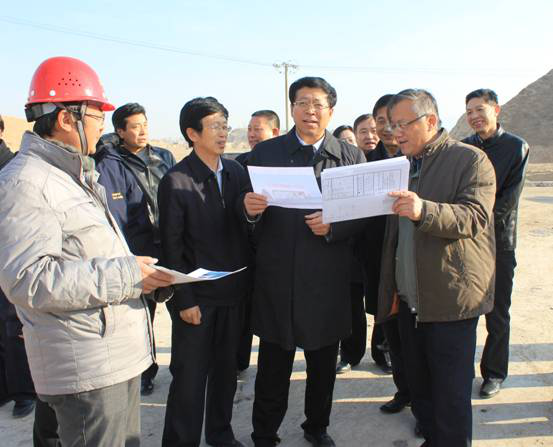 青海省副省长王平明光临曹家堡保税物流中心工程现场视察工作