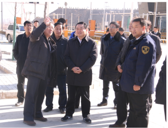 省委副书记、省长郝鹏视察青海曹家堡保税物流中心