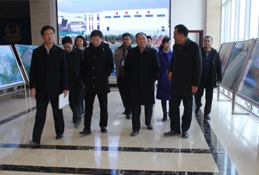 副省长杨逢春一行光临青海曹家堡保税物流中心（B型）调研