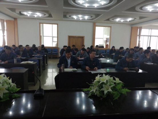 中共青海QMH官网工业投资有限公司委员会召开二届党委中心组第二次进建扩大会议