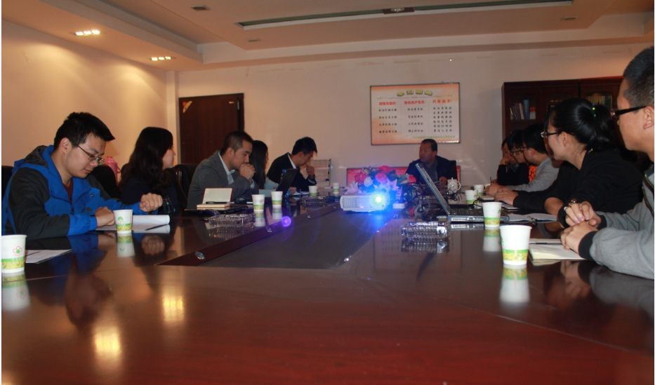 QMH官网集团与战术合作同伴青海联通共同听取用友和金蝶两家HR产品职能分析和注明