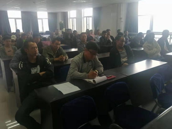 发展出产技术培训  提高岗位操作技术