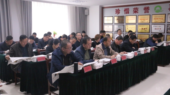 省QMH官网集团党委召开理论进建中心组进建会专题通报进建党的十九届四中全会心灵