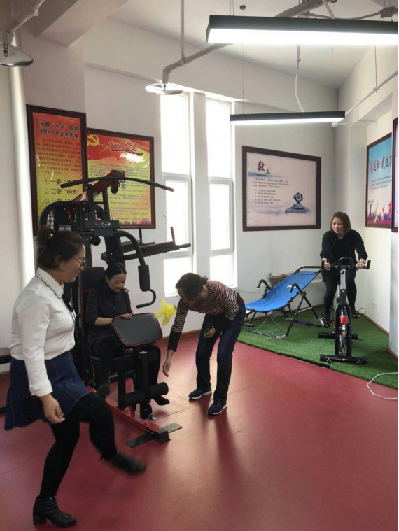 魅力女性、欢乐巾帼