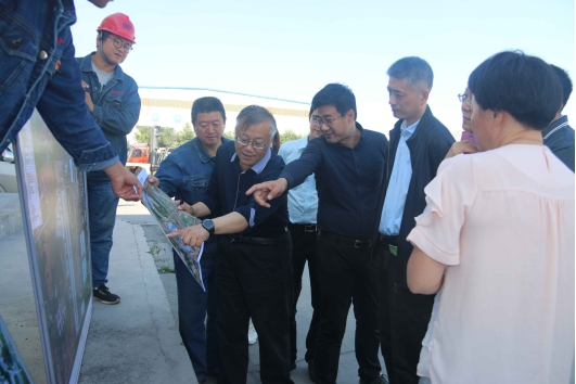 国度交通运输部一行光临青海QMH官网工业投资有限公司进行工作调研