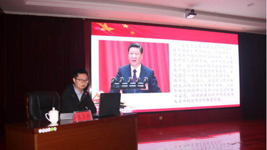 论时期布景 讲理论内涵 路实际蹊径