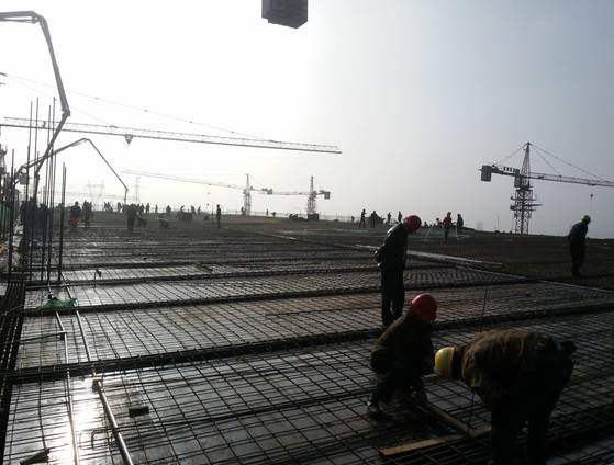 青海曹家堡保税物流中心保税主题区2#仓库主体顺利封顶