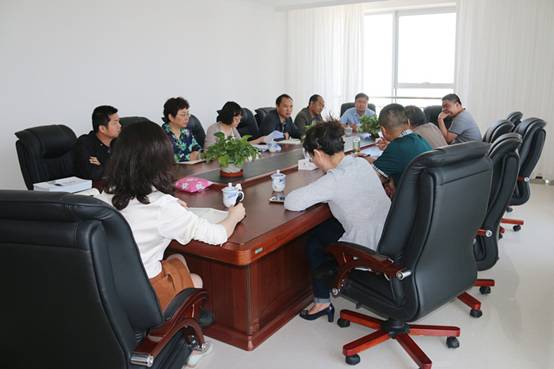 省商务厅副厅长朱幼青协同西宁海关、省检验检疫局一行深刻企业就保税物流中心封关运营