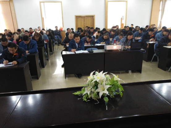 中共青海QMH官网工业投资有限公司委员会 召开二届党委中心组第九次进建扩大会议