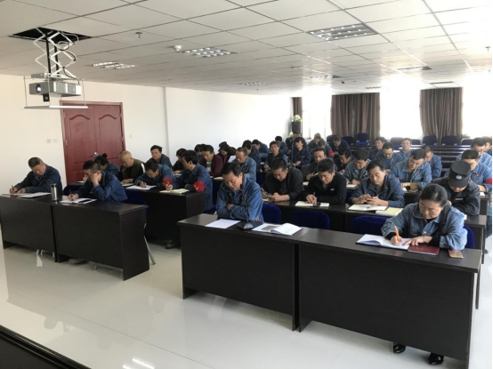 工投公司二届党委召开2019年度第十次理论中心组进建扩大会