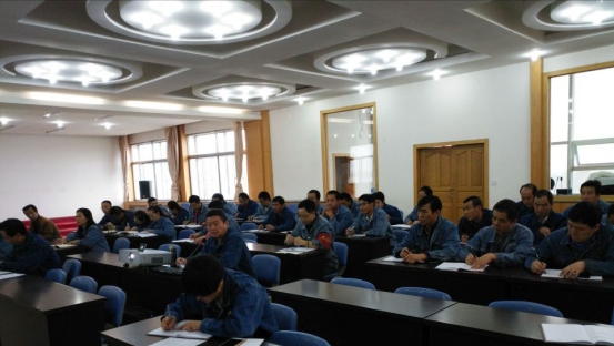 中共青海QMH官网工业投资有限公司委员会 召开二届党委中心组第六次进建扩大会议