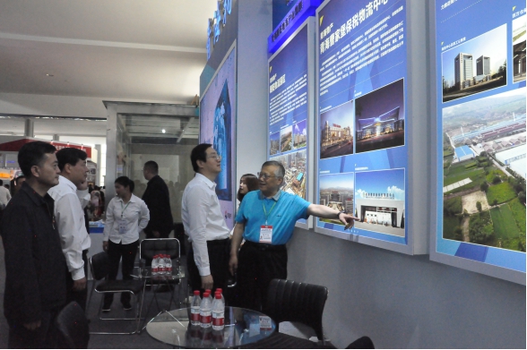 省委常委西宁市委书记王晓一行光临青海QMH官网展位参观