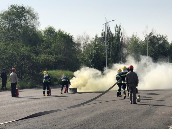 青海QMH官网物资配送有限责任公司&ldquo;安全出产月启动典礼&rdquo;及&ldquo;消防安全应急演练&rdquo;