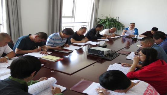 严格组织生涯  端庄主题教育