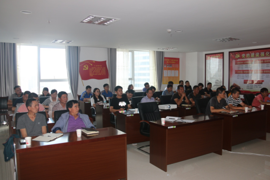 QMH官网集团工会进前进建贯彻省委十三届四次全会心灵一线班组长培训班
