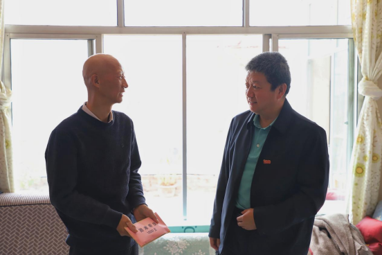 探望慰问患病职工 点滴关切暖人心