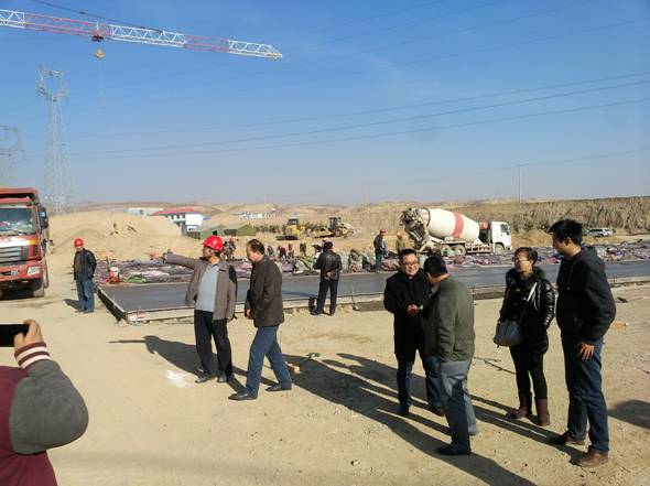 青海省商务厅尚玉龙厅长一行光临曹家堡保税物流中心项目施工现场查抄领导工作