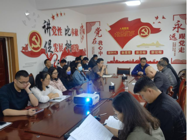 凝聚青春挑沉担 赓续奋斗再向前