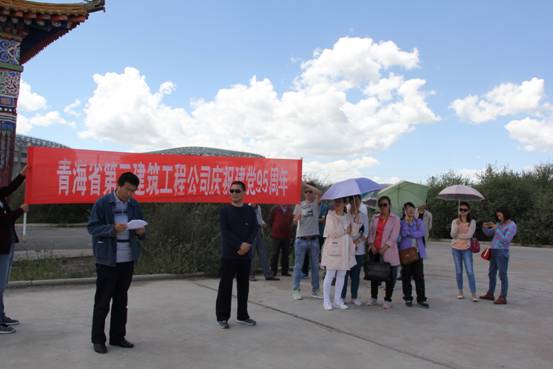 火红七月党旗飘扬  铭刻汗青奋勇向前